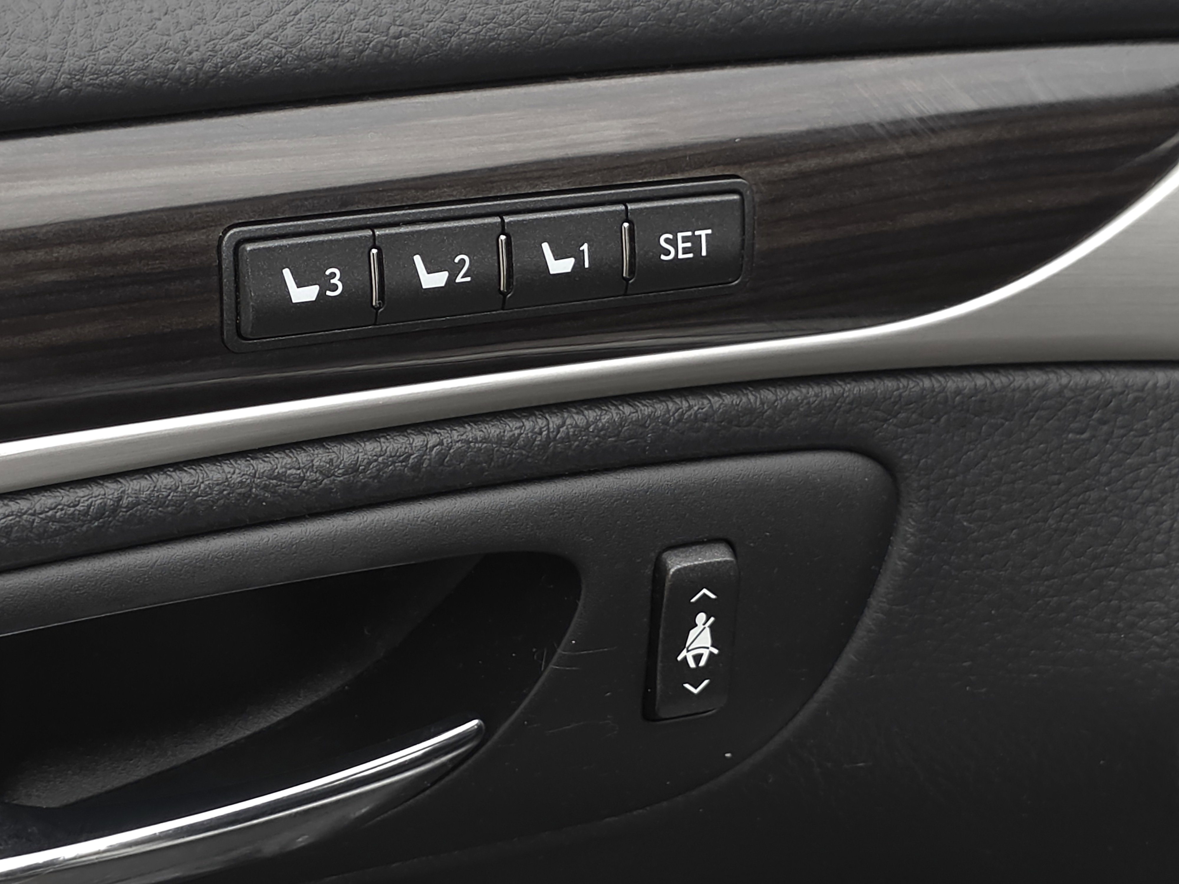 Used 2013 Lexus LS 460 AWD image 12