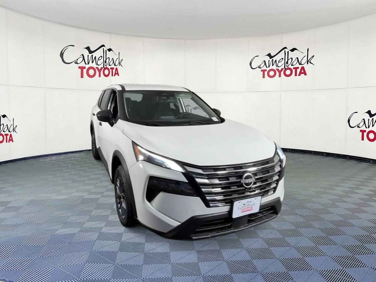 Used 2024 Nissan Rogue S AWD/4WD image 4