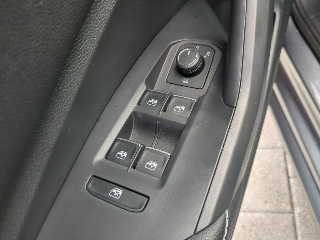 Used 2024 Volkswagen Jetta SE w/ Panoramic Sunroof Package FWD image 18