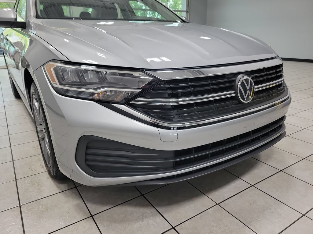 Used 2023 Volkswagen Jetta SE w/ Panoramic Sunroof Package FWD image 24