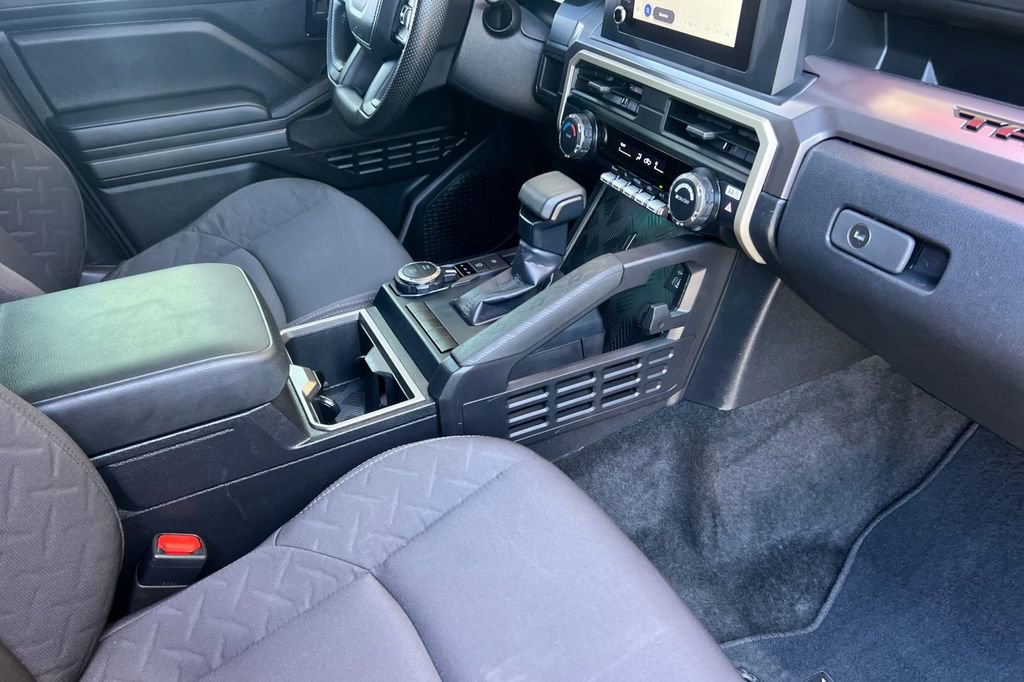 Certified 2025 Toyota Tacoma SR5 image 19