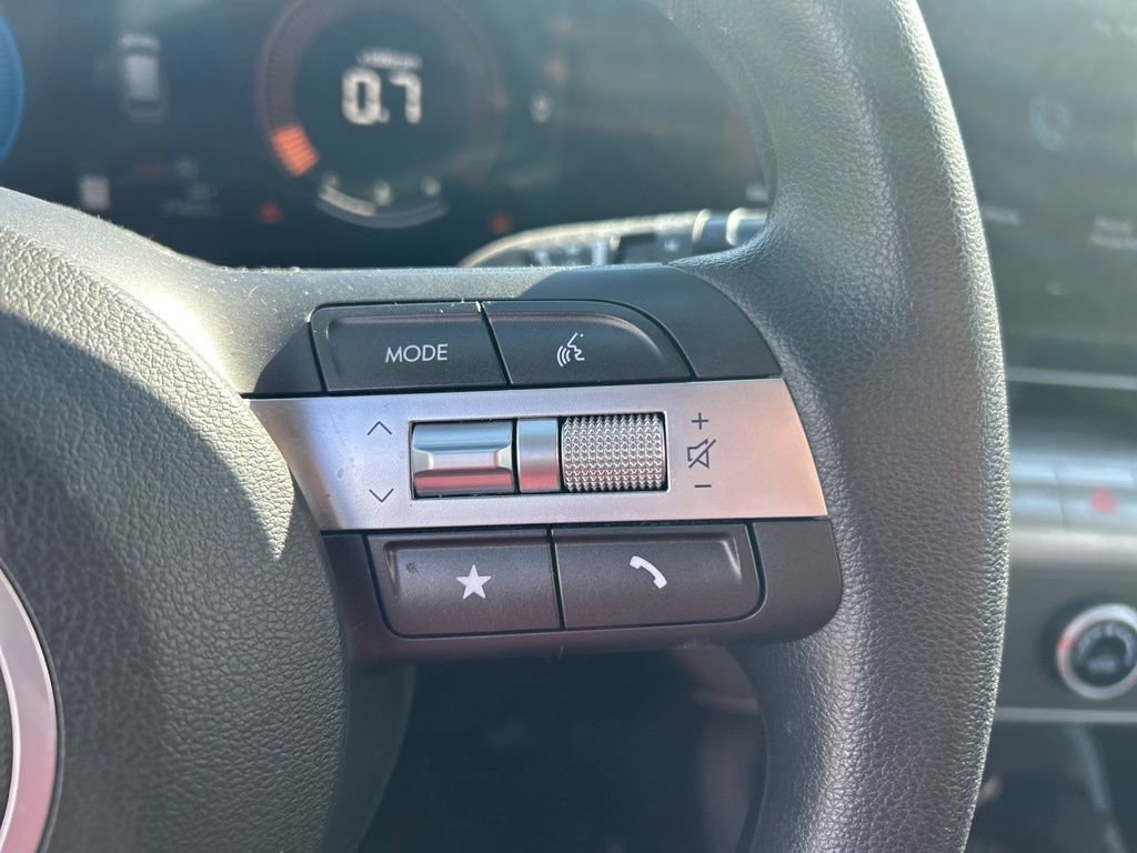 Used 2024 Hyundai Kona SE image 16