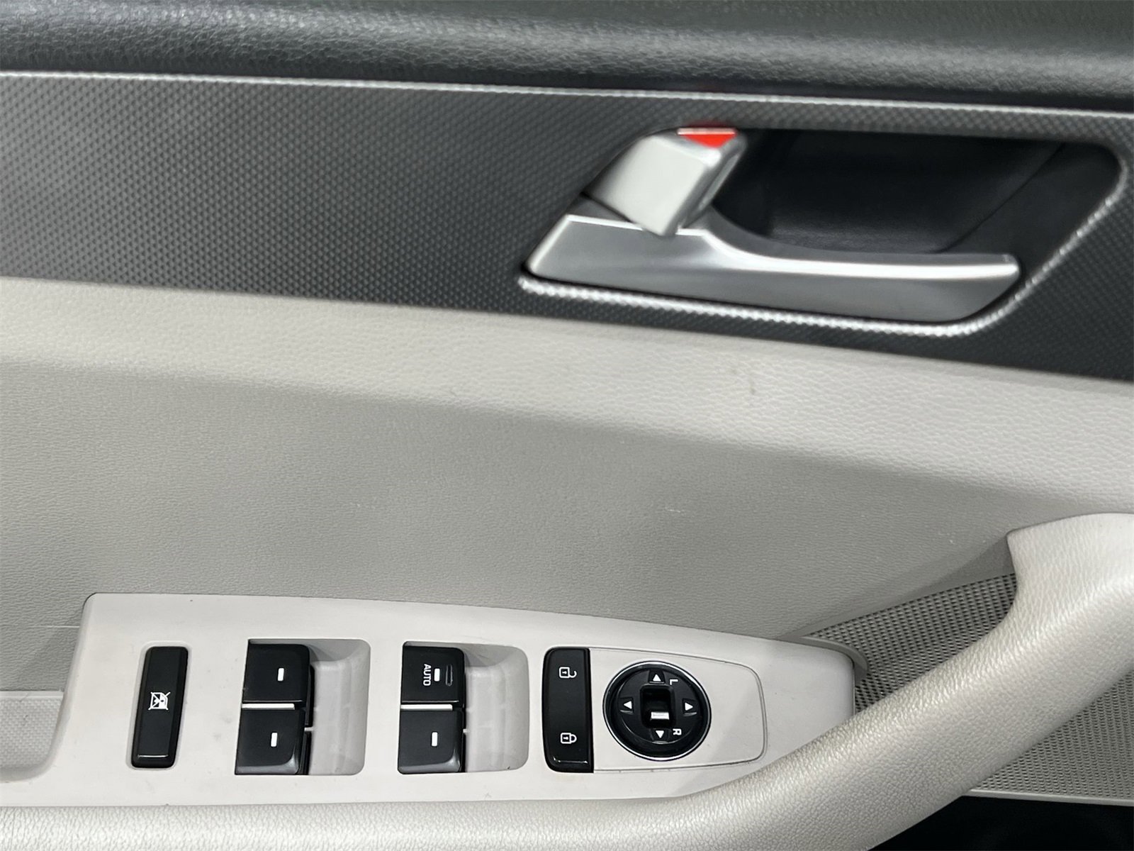 Used 2015 Hyundai Sonata SE image 13