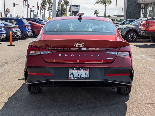 Used 2025 Hyundai Elantra Blue image 3