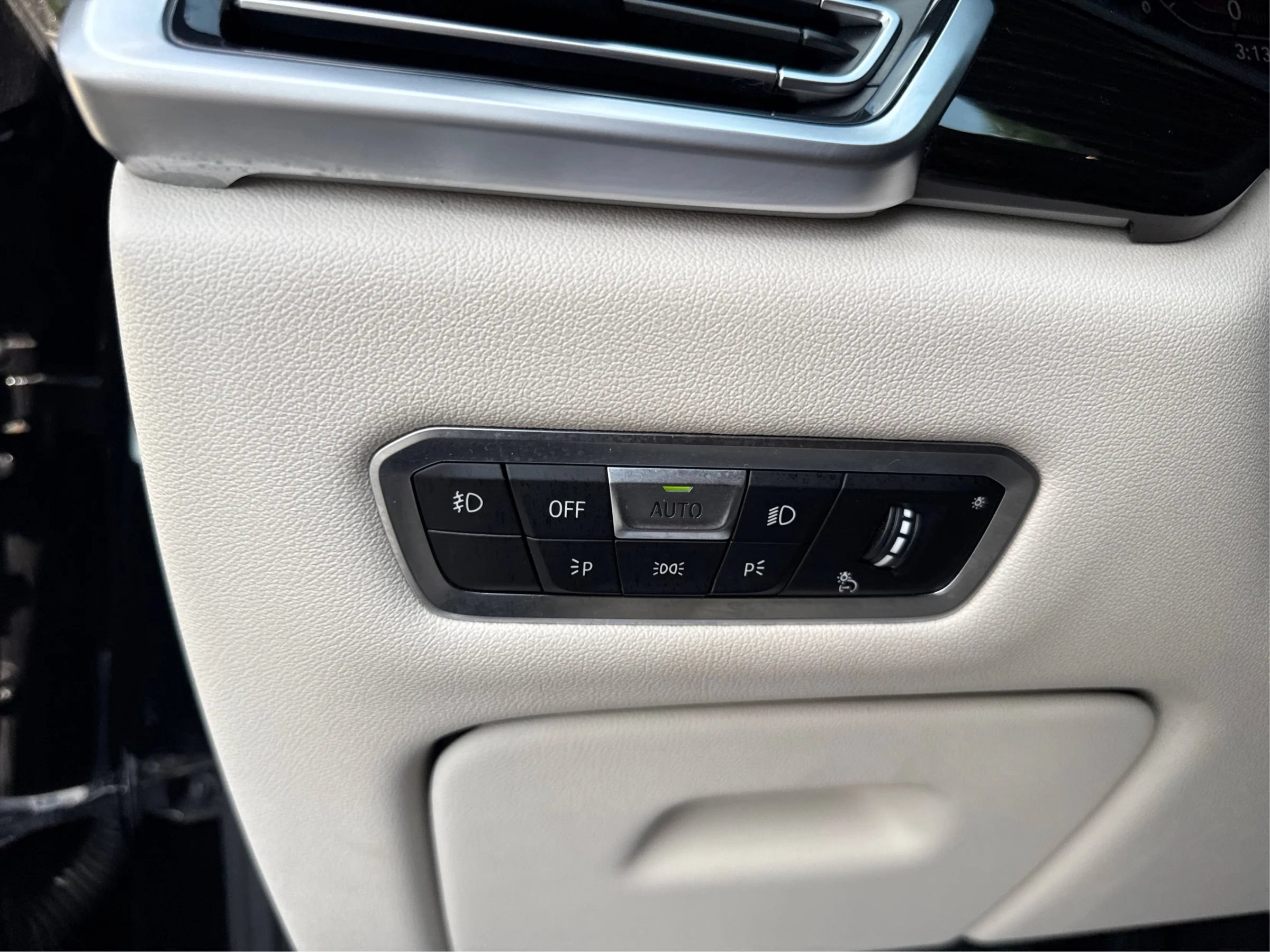 Used 2019 BMW X5 xDrive40i w/ Convenience Package AWD/4WD image 22