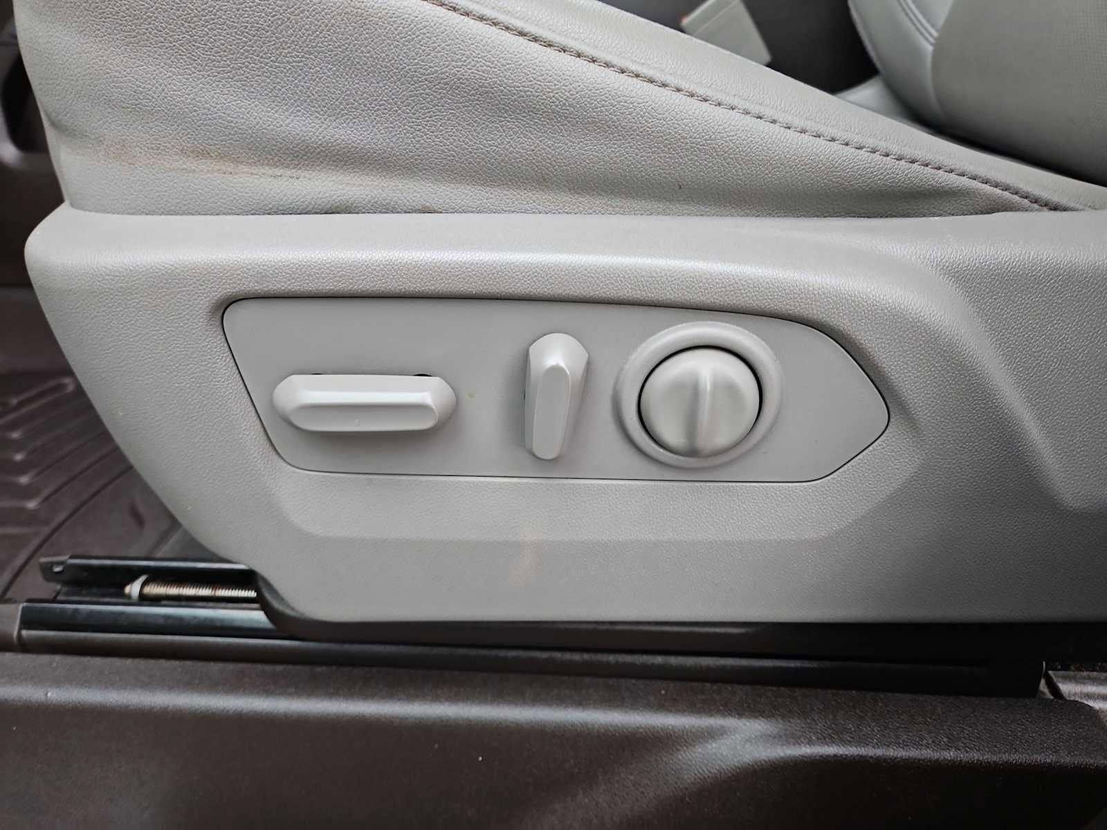 Used 2022 Chevrolet Silverado 2500 LTZ w/ LTZ Convenience Package image 18