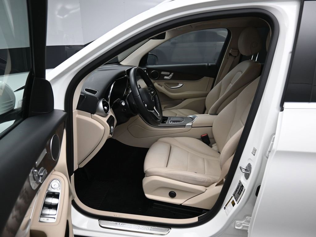 Used 2021 Mercedes-Benz GLC 300 4MATIC image 9