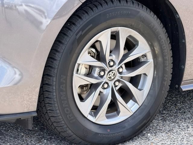 Used 2021 Toyota Sienna XLE AWD/4WD image 9