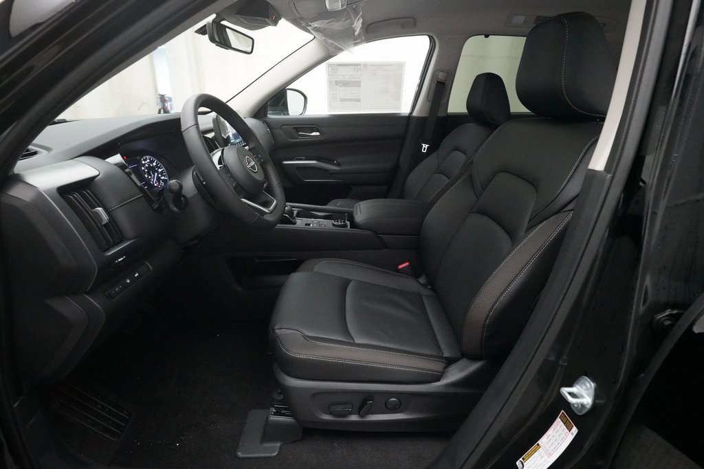 Used 2025 Nissan Pathfinder SL image 7