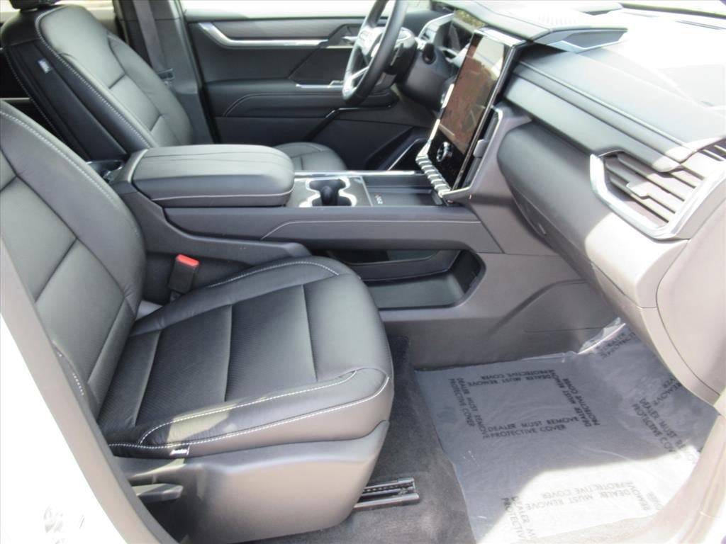 Used 2025 GMC Acadia Elevation FWD image 10