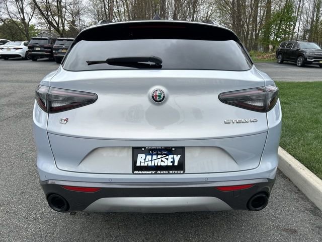 Used 2024 Alfa Romeo Stelvio Ti w/ Performance Driving Package AWD/4WD image 26