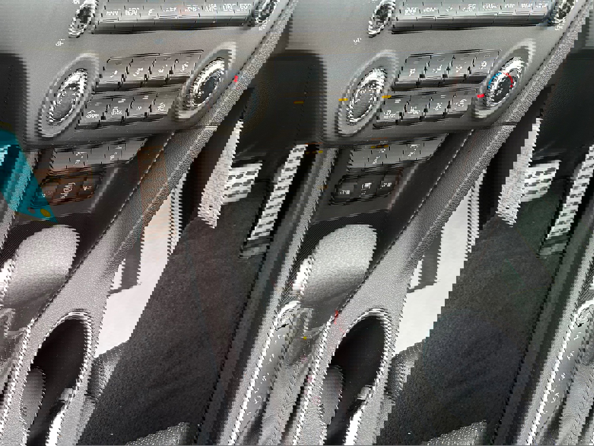 Used 2020 Kia Sportage S w/ S Sunroof Package image 32