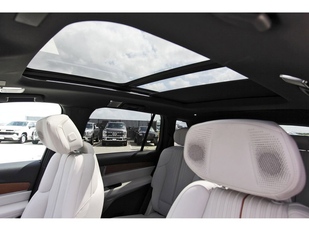 New 2026 Cadillac Vistiq Luxury AWD/4WD image 24