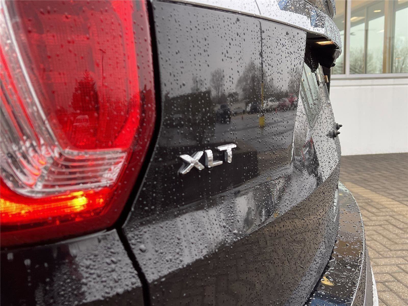 Used 2017 Ford Explorer XLT image 11