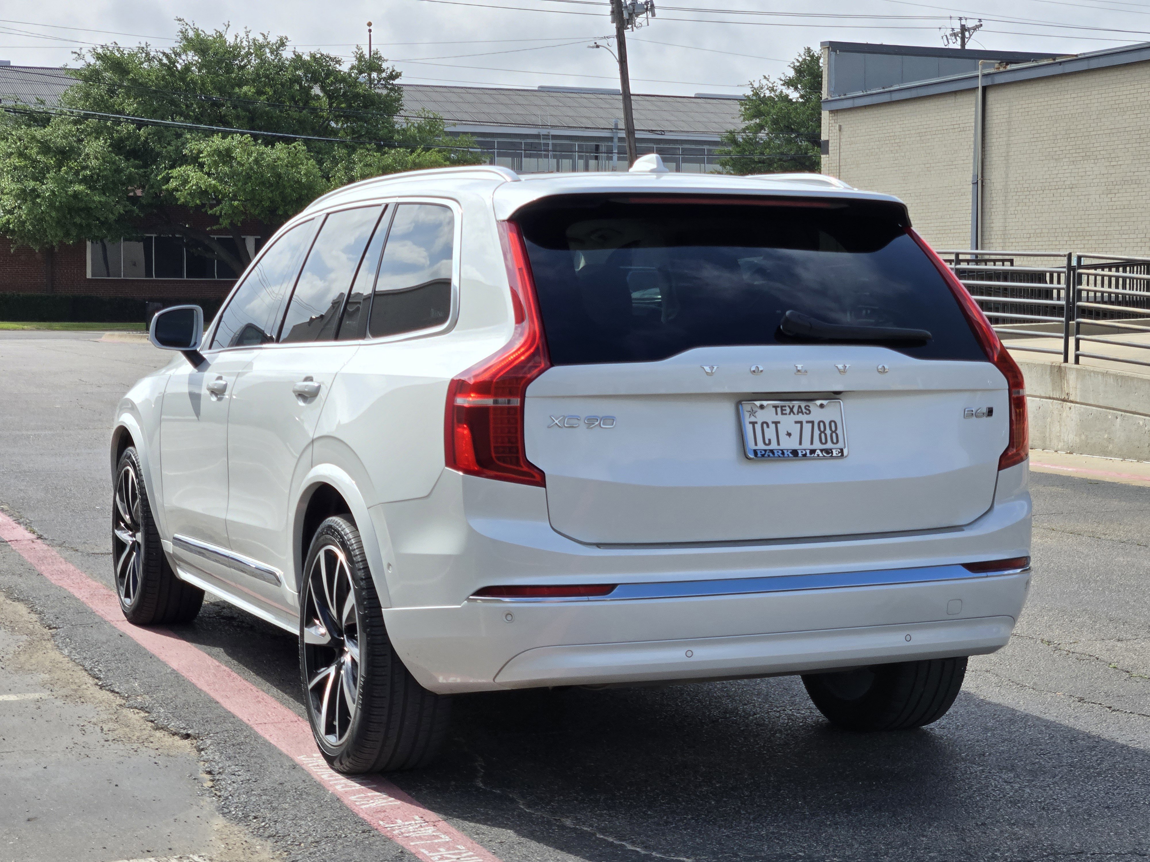 Used 2023 Volvo XC90 B6 Plus w/ Protection Package Premier image 6