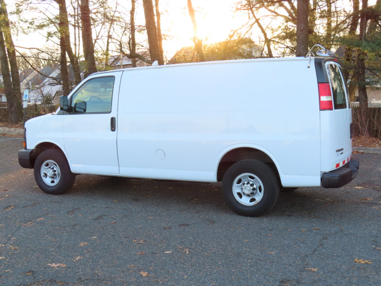 Used 2015 Chevrolet Express 2500 image 3