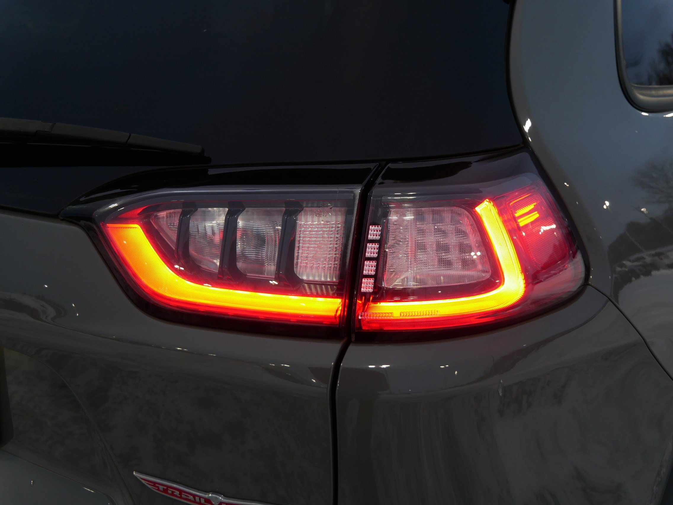 Used 2019 Jeep Cherokee Trailhawk w/ Cold Weather Group image 17