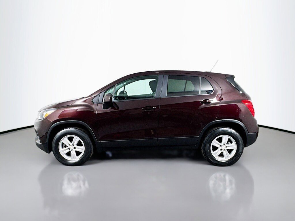 Used 2021 Chevrolet Trax LS w/ Tint and Cruise Package AWD/4WD image 2