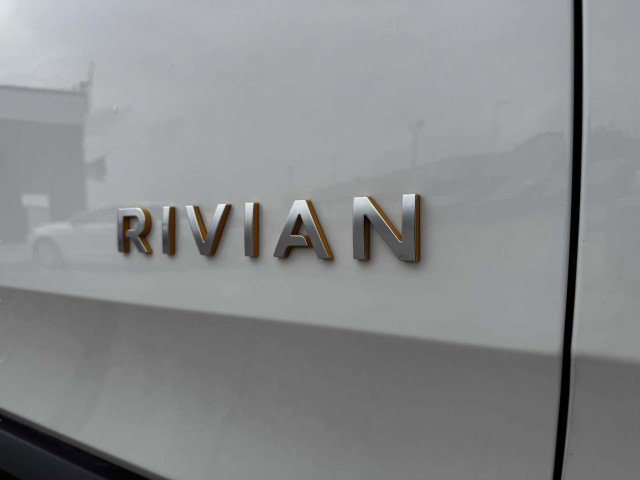 Used 2024 Rivian R1S Adventure image 9