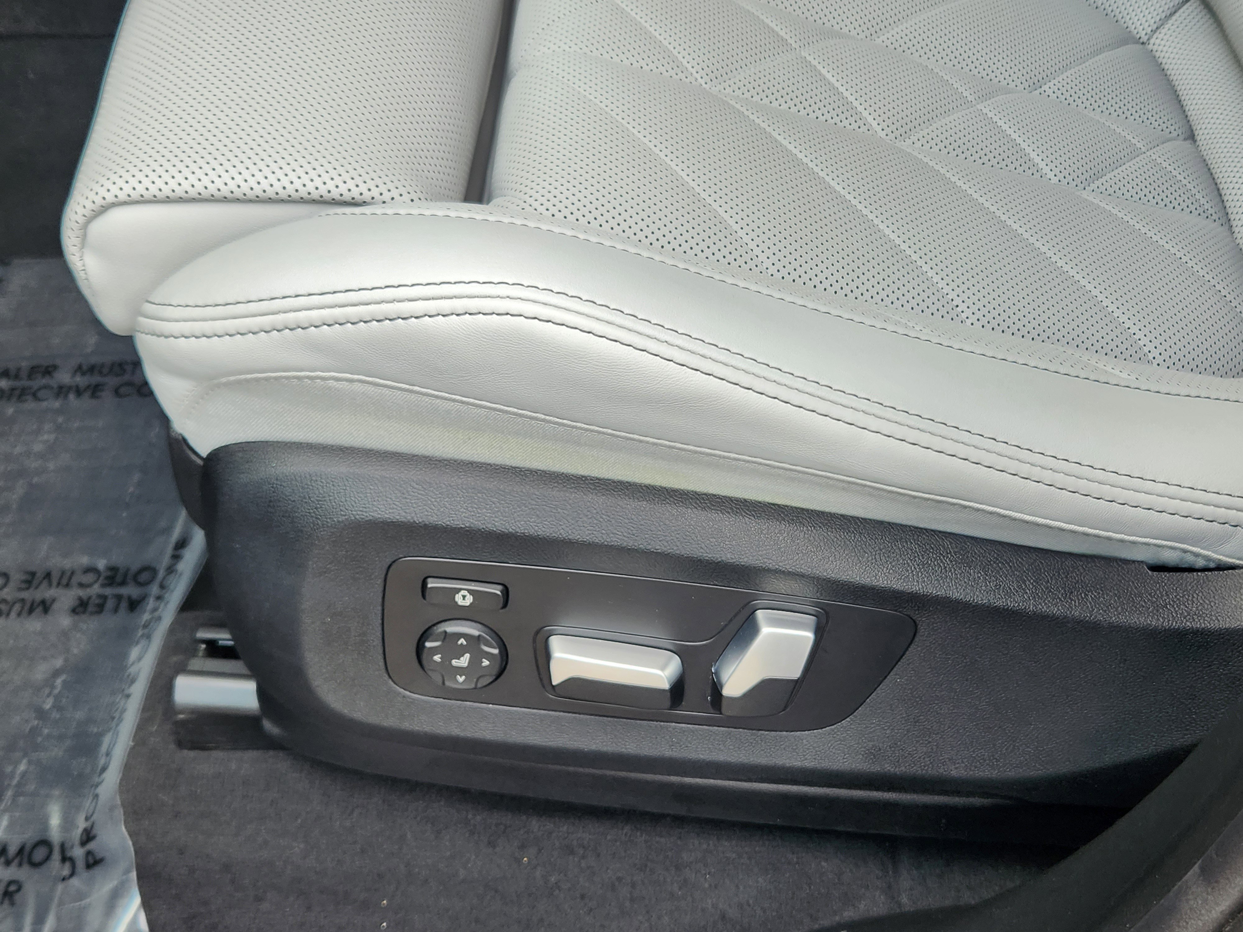 Used 2025 BMW X5 xDrive40i w/ Executive Package image 17