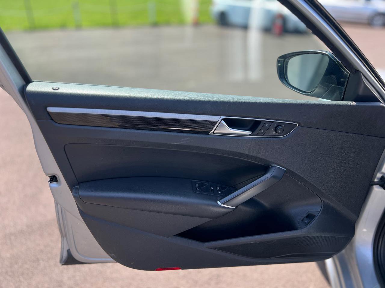 Used 2018 Volkswagen Passat 3.6 FWD image 15