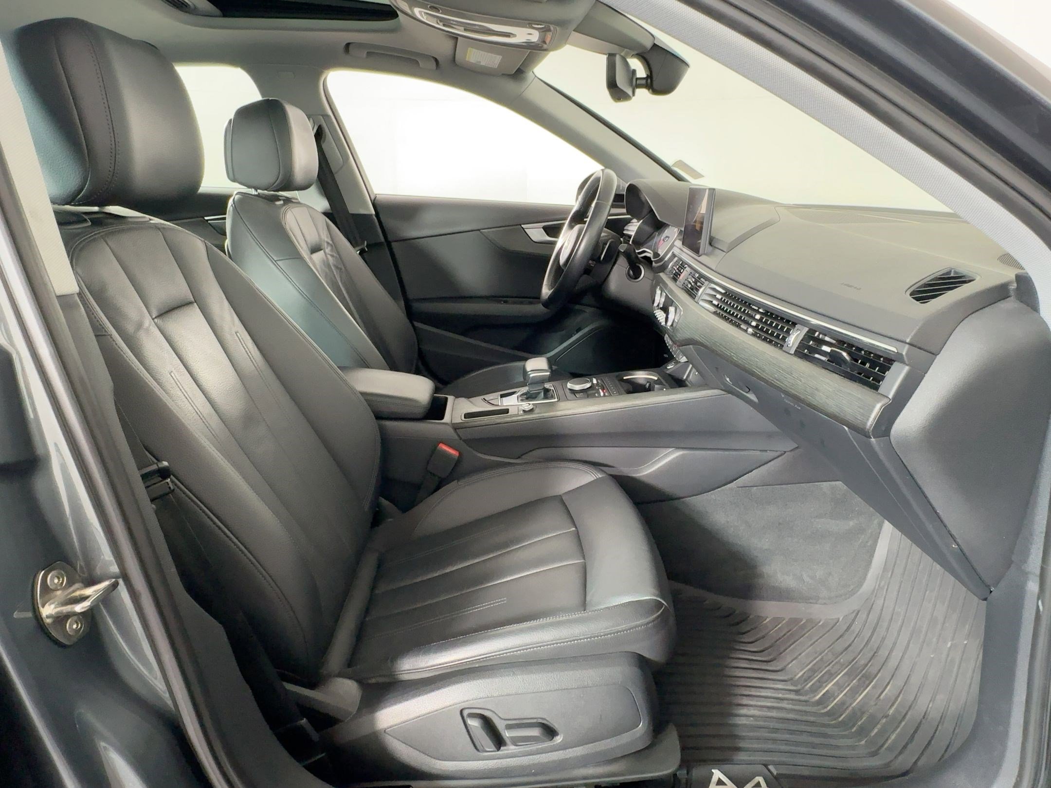 Used 2019 Audi A4 2.0T Premium image 30