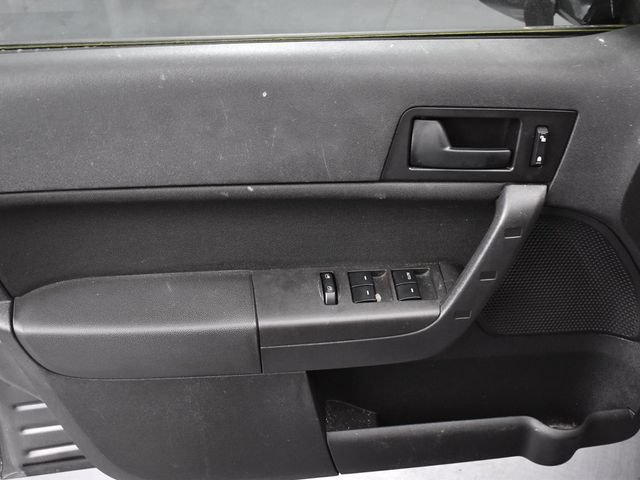 Used 2010 Ford Focus SE FWD image 10