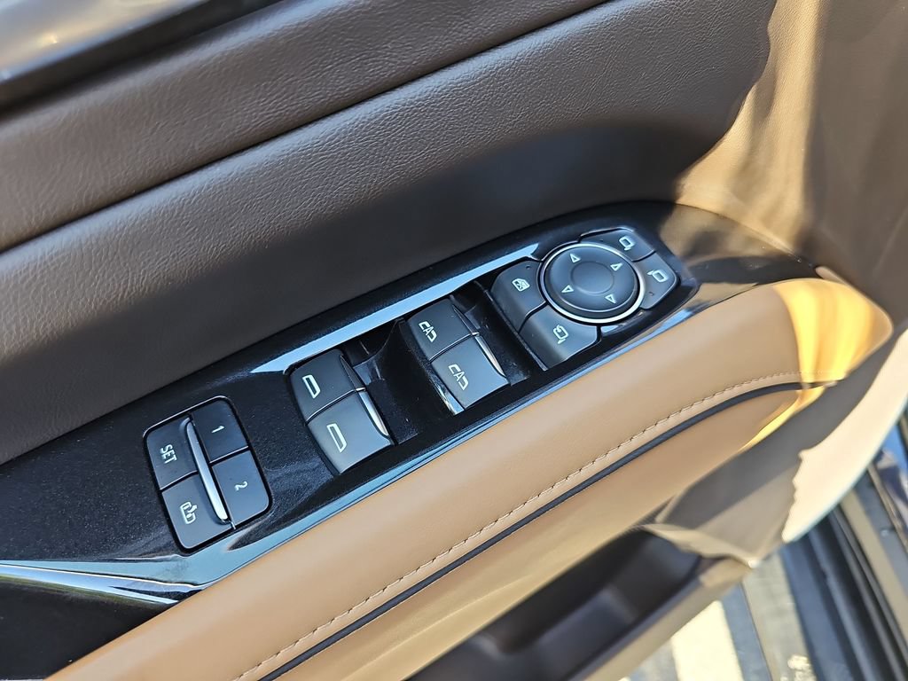 Used 2022 Cadillac Escalade Premium Luxury AWD/4WD image 19