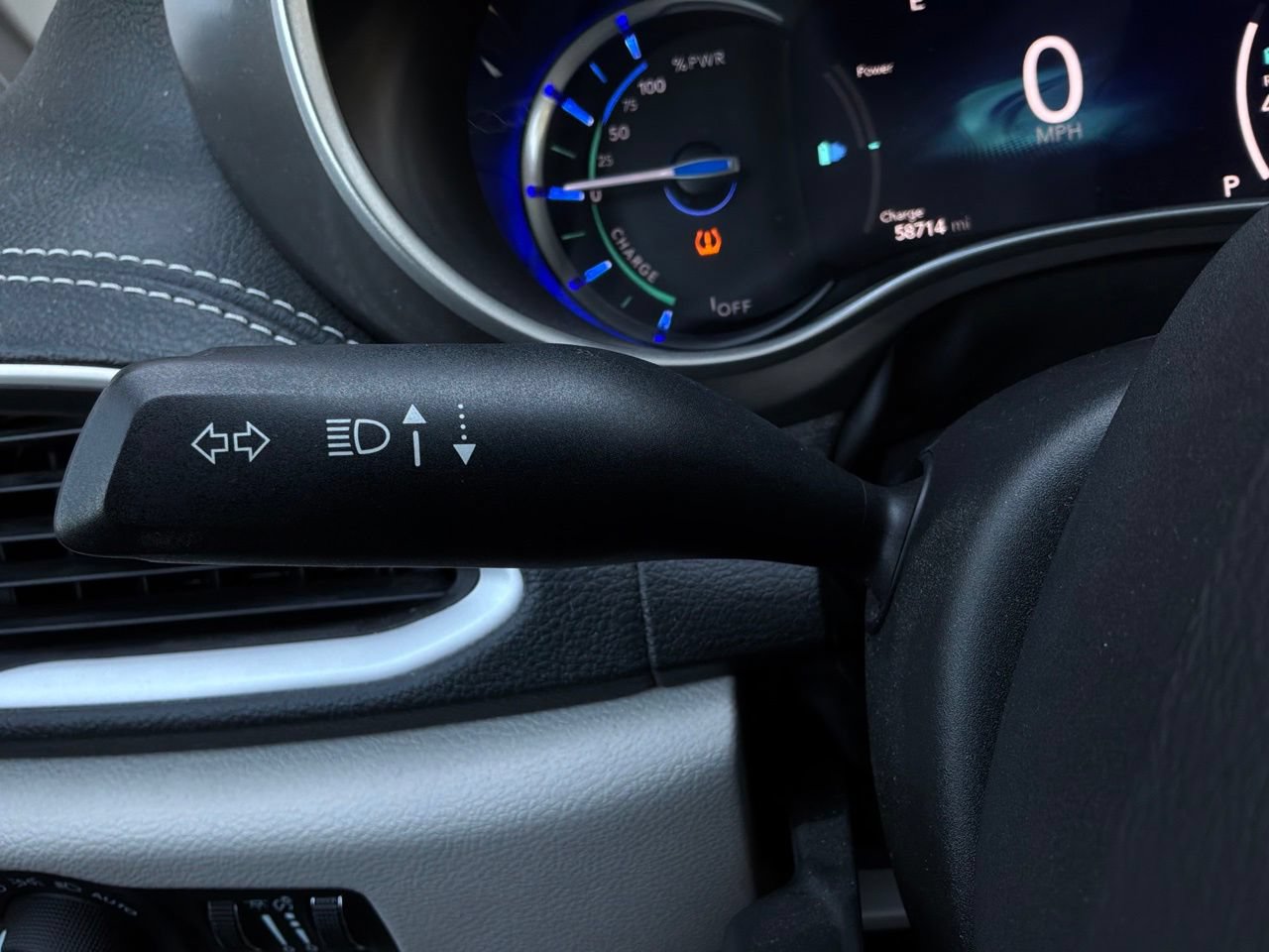 Used 2023 Chrysler Pacifica Touring-L FWD image 43