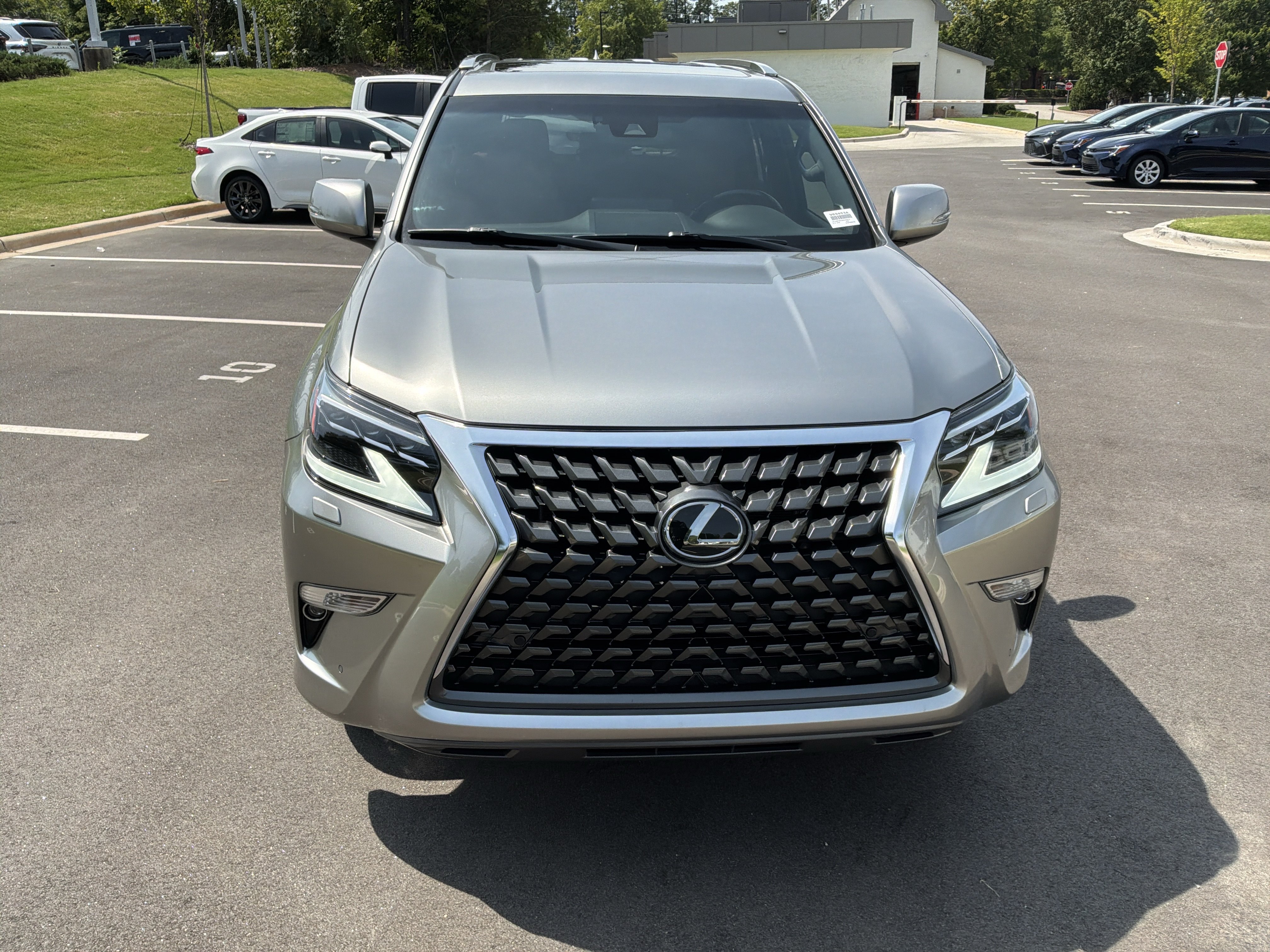 Used 2022 Lexus GX 460 Premium w/ Premium Package AWD/4WD image 3