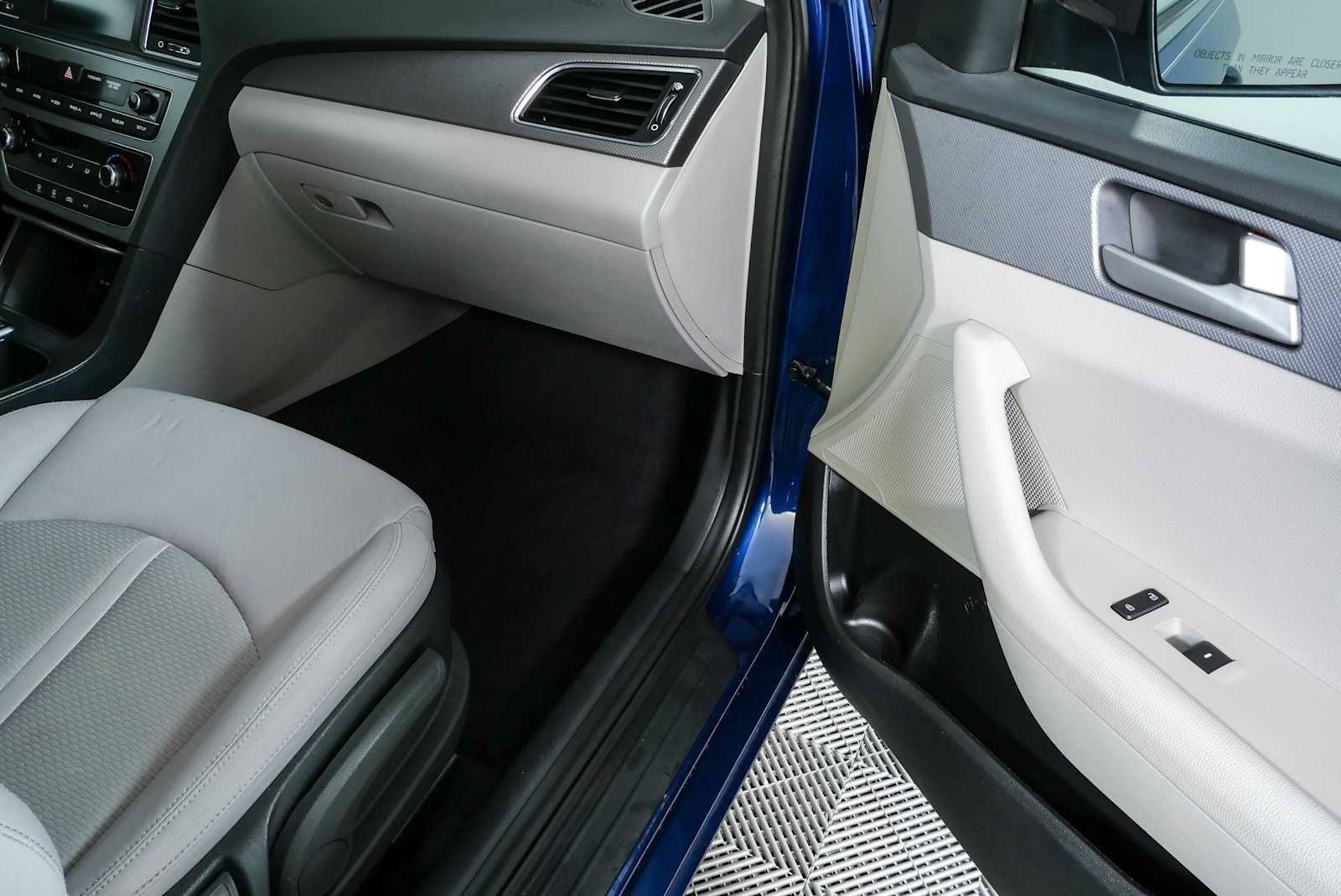 Used 2017 Hyundai Sonata SE FWD image 22