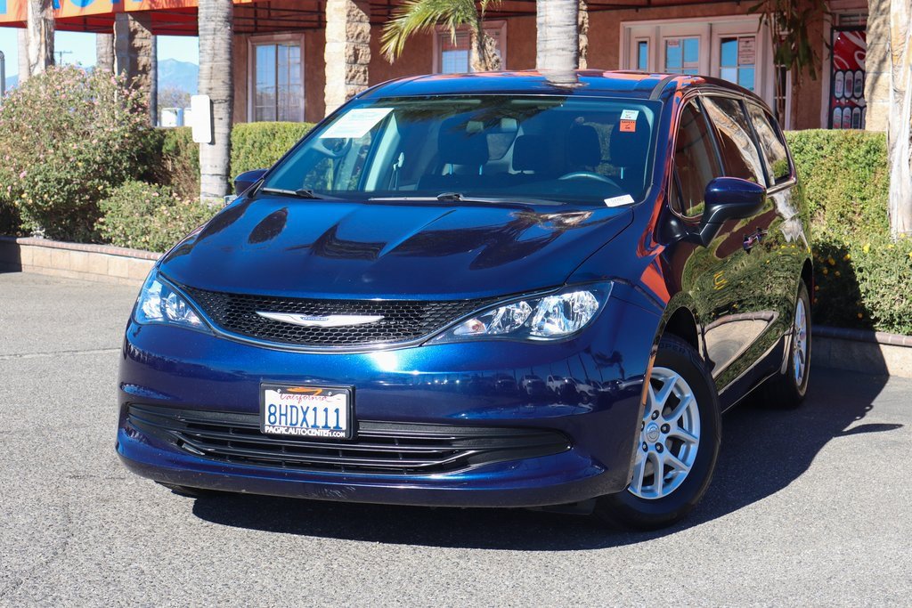 Used 2019 Chrysler Pacifica Touring image 4