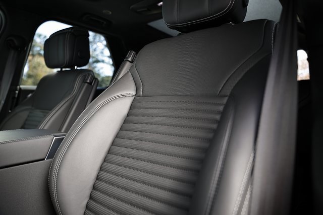 New 2025 Land Rover Discovery Metropolitan Edition image 24