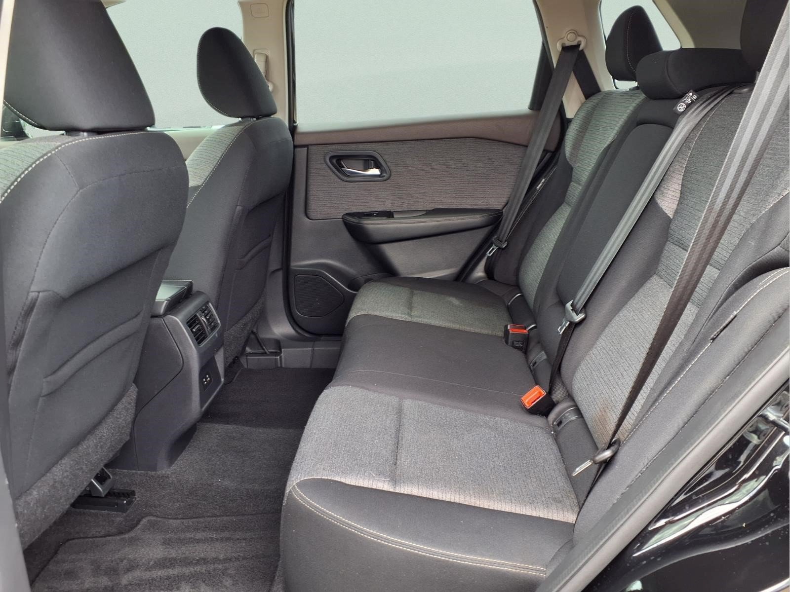 Used 2022 Nissan Rogue SV FWD image 11