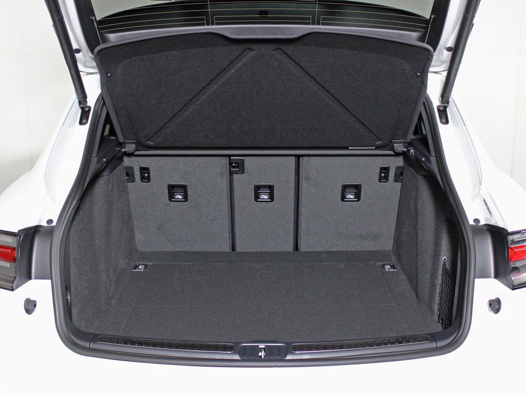 Certified 2026 Porsche Macan AWD/4WD image 14