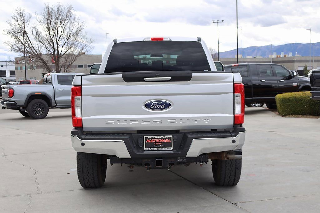 Used 2017 Ford F250 XLT w/ XLT Premium Package AWD/4WD image 5