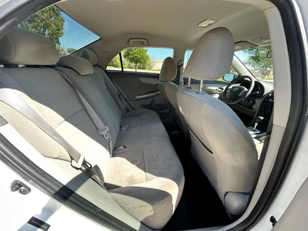 Used 2010 Toyota Corolla LE FWD image 14