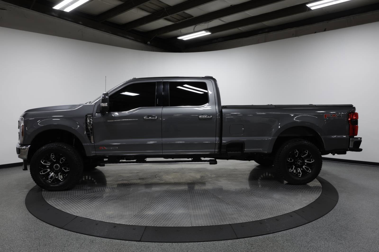 Used 2024 Ford F350 Lariat w/ Chrome Package image 4