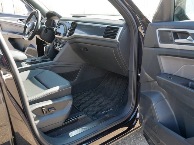 Certified 2023 Volkswagen Atlas Cross Sport SEL R-Line AWD/4WD image 20