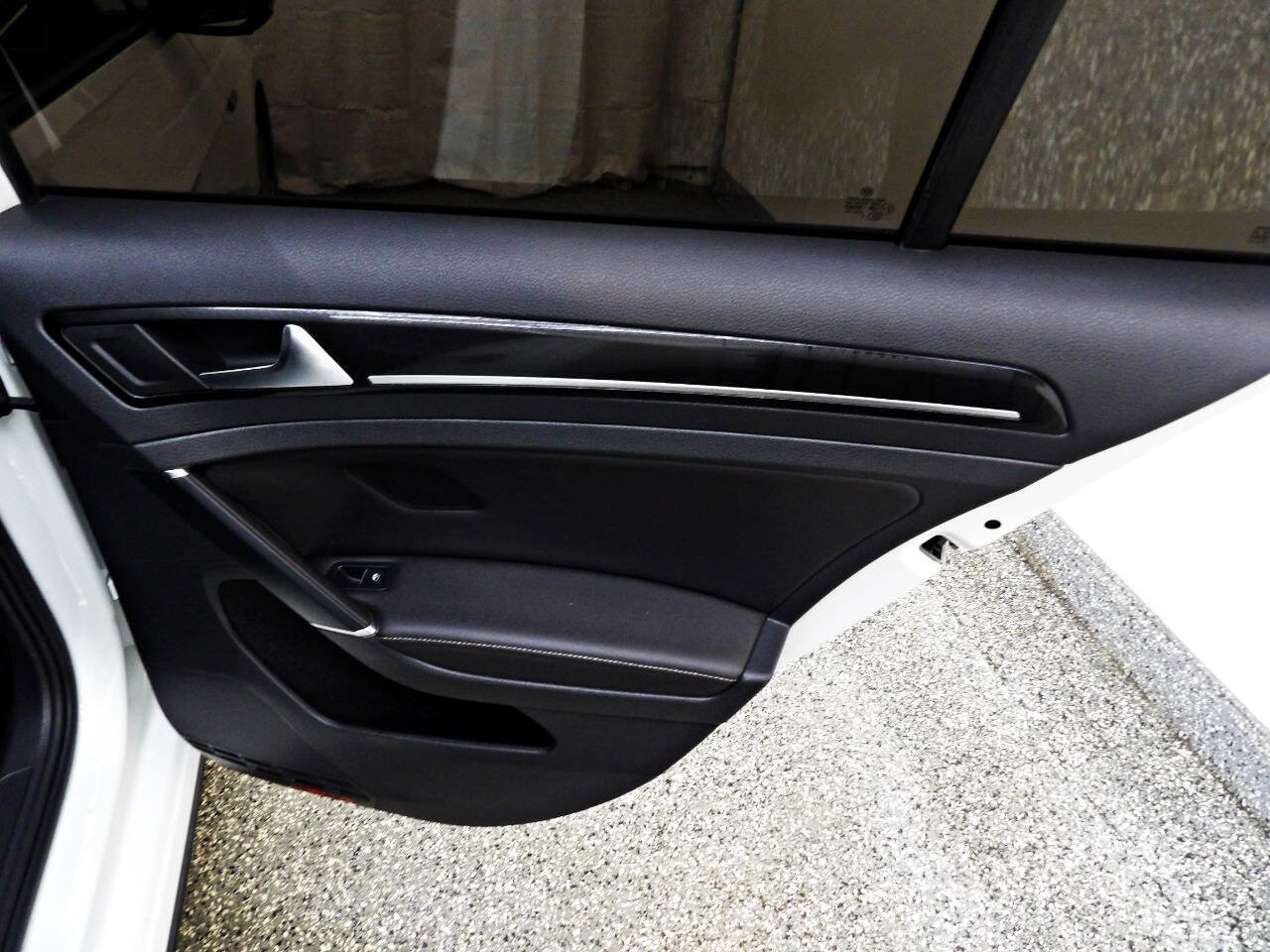 Used 2019 Volkswagen Golf R 4-Door image 12