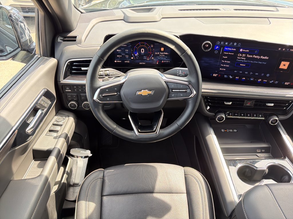 Used 2026 Chevrolet Suburban Premier AWD/4WD image 14