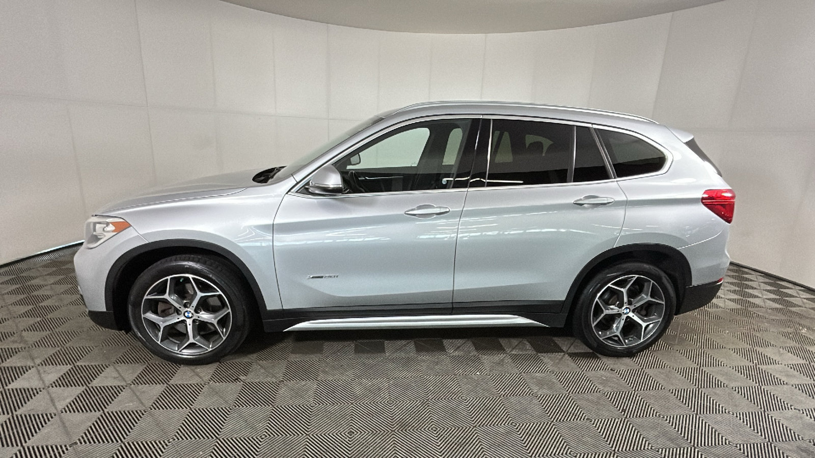 Used 2018 BMW X1 xDrive28i AWD/4WD image 7
