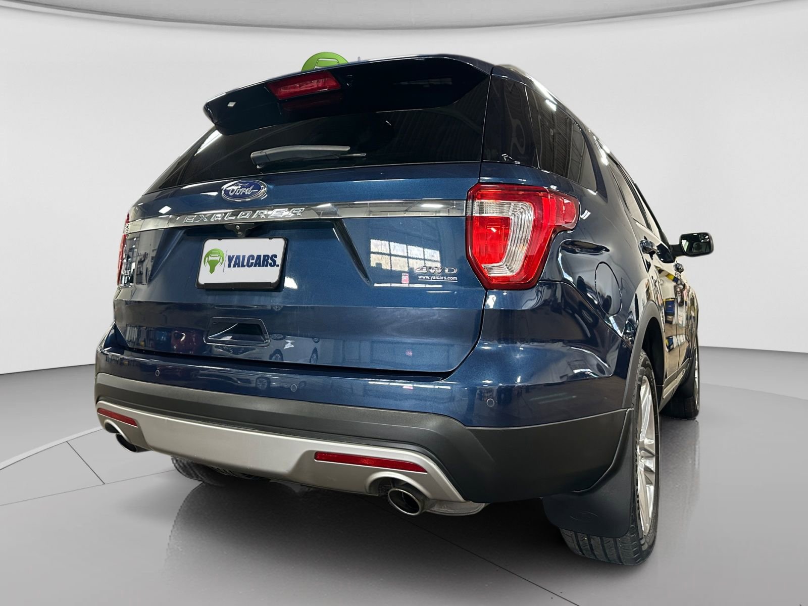 Used 2016 Ford Explorer XLT w/ Equipment Group 202A AWD/4WD image 10