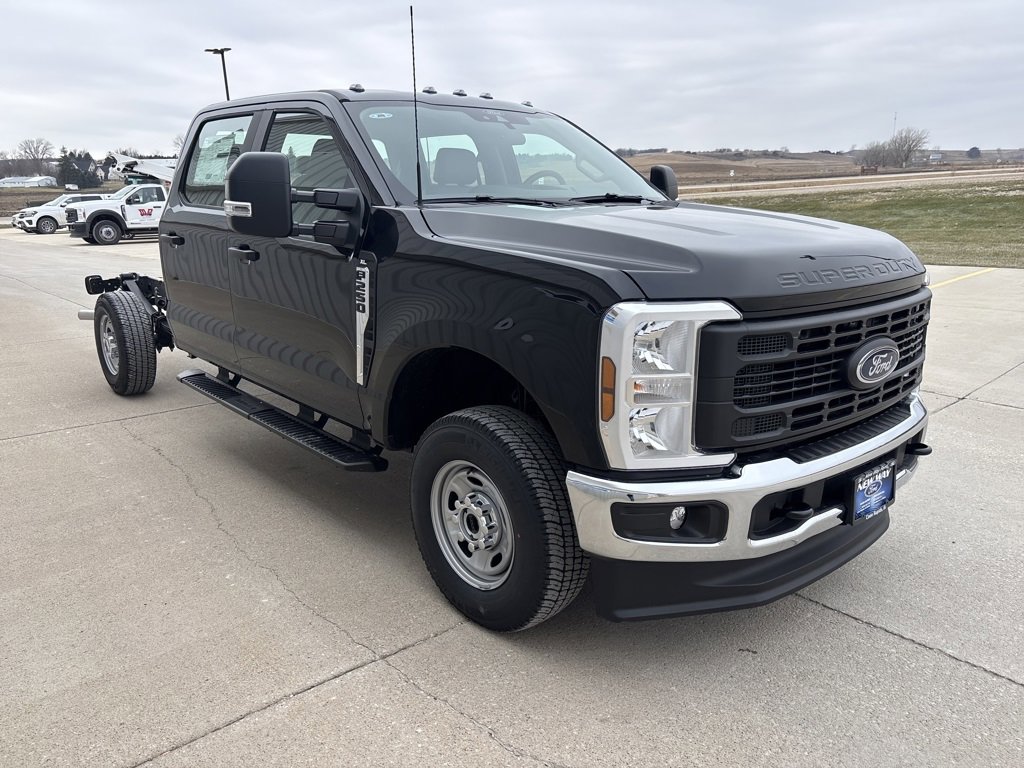 New 2026 Ford F250 XL w/ XL Chrome Package image 3