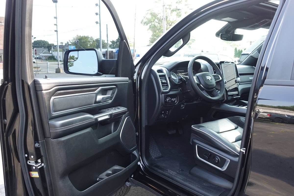 Used 2025 RAM 1500 Laramie w/ Sport Appearance Package AWD/4WD image 7