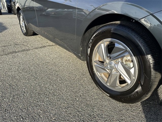 Used 2025 Hyundai Elantra SE image 11