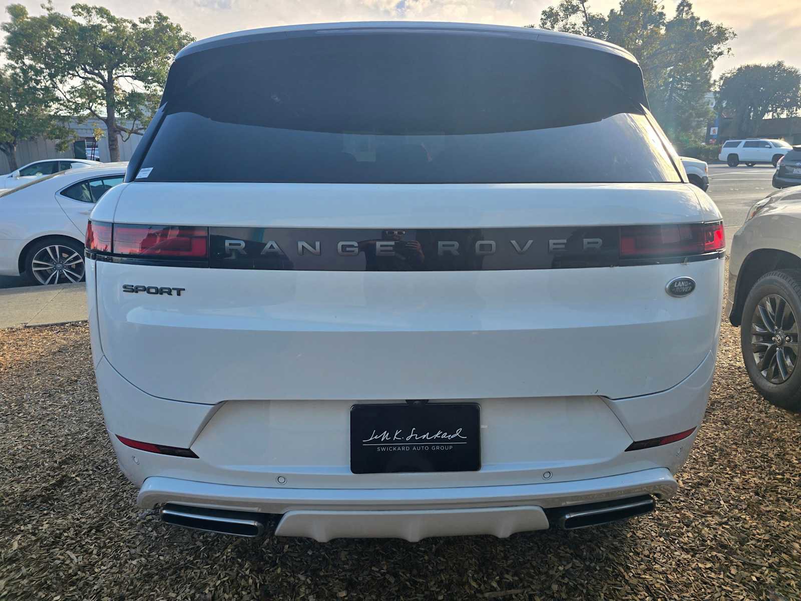 Used 2023 Land Rover Range Rover Sport SE Dynamic image 3