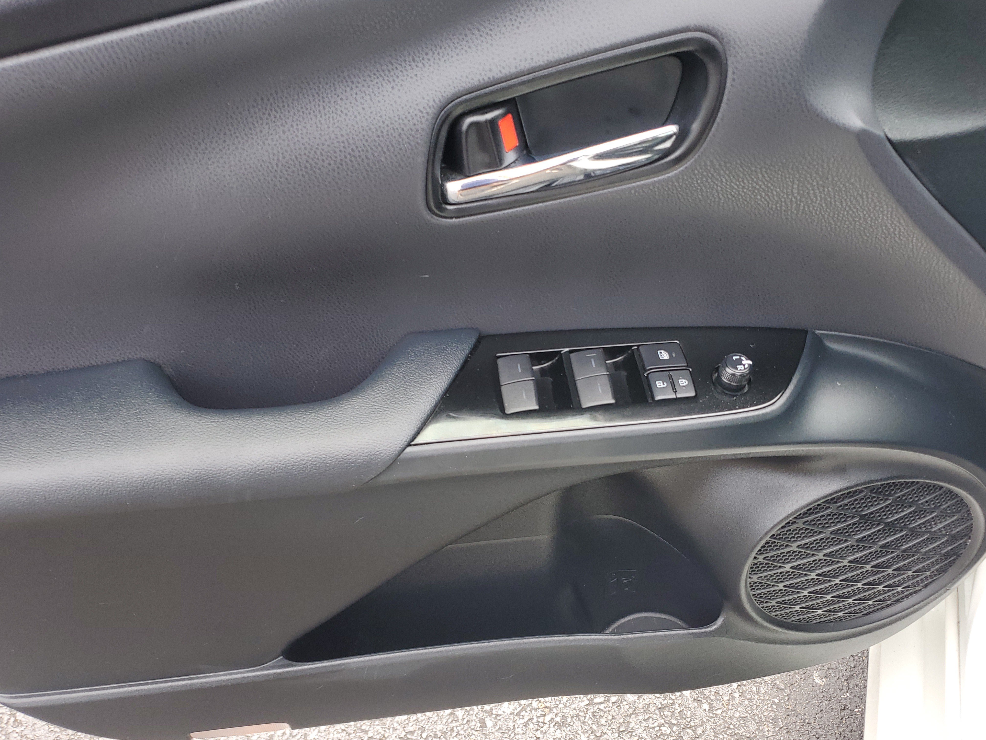 Used 2019 Toyota Prius XLE AWD/4WD image 18