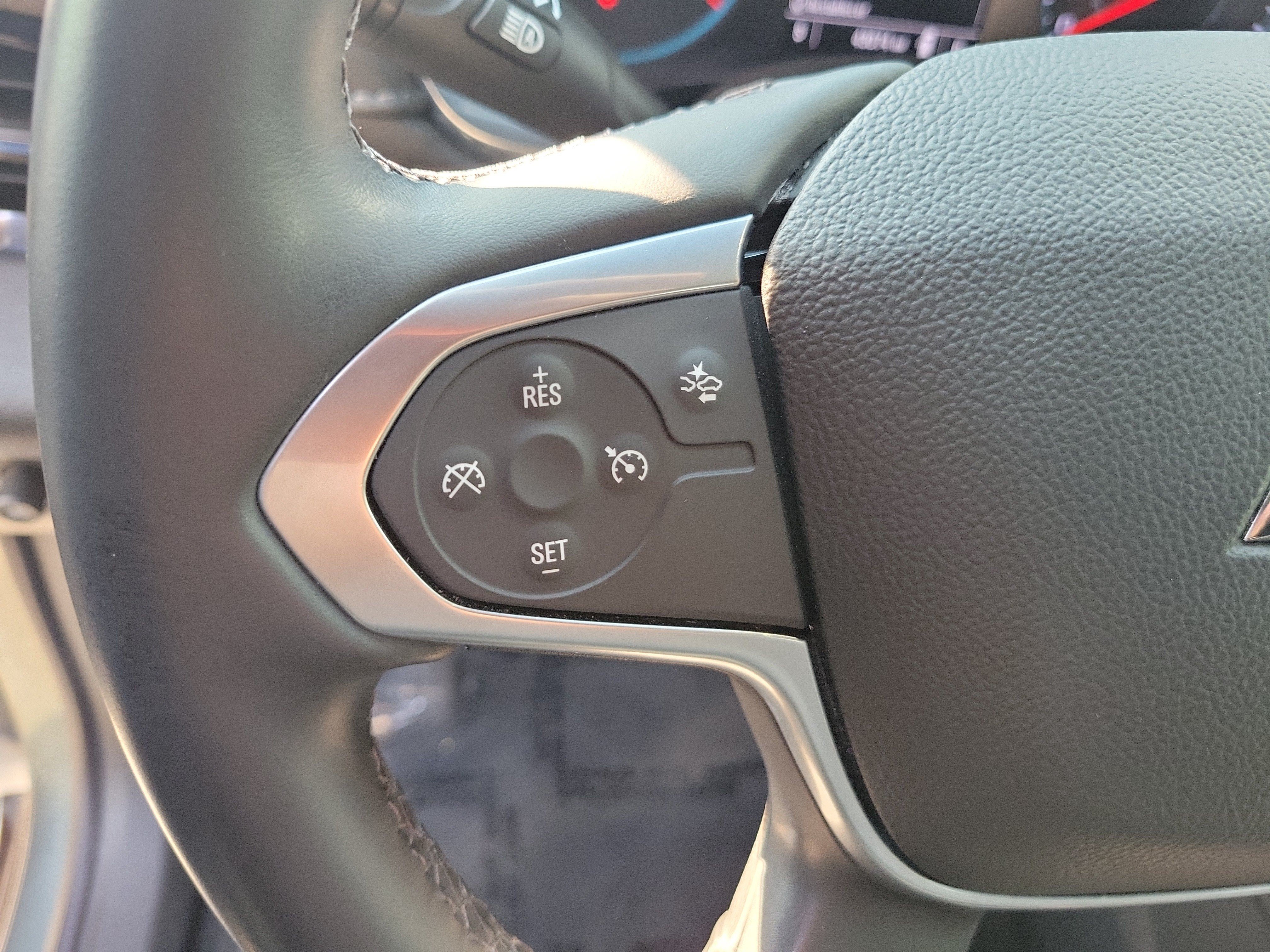 Used 2023 Chevrolet Traverse LT FWD image 28