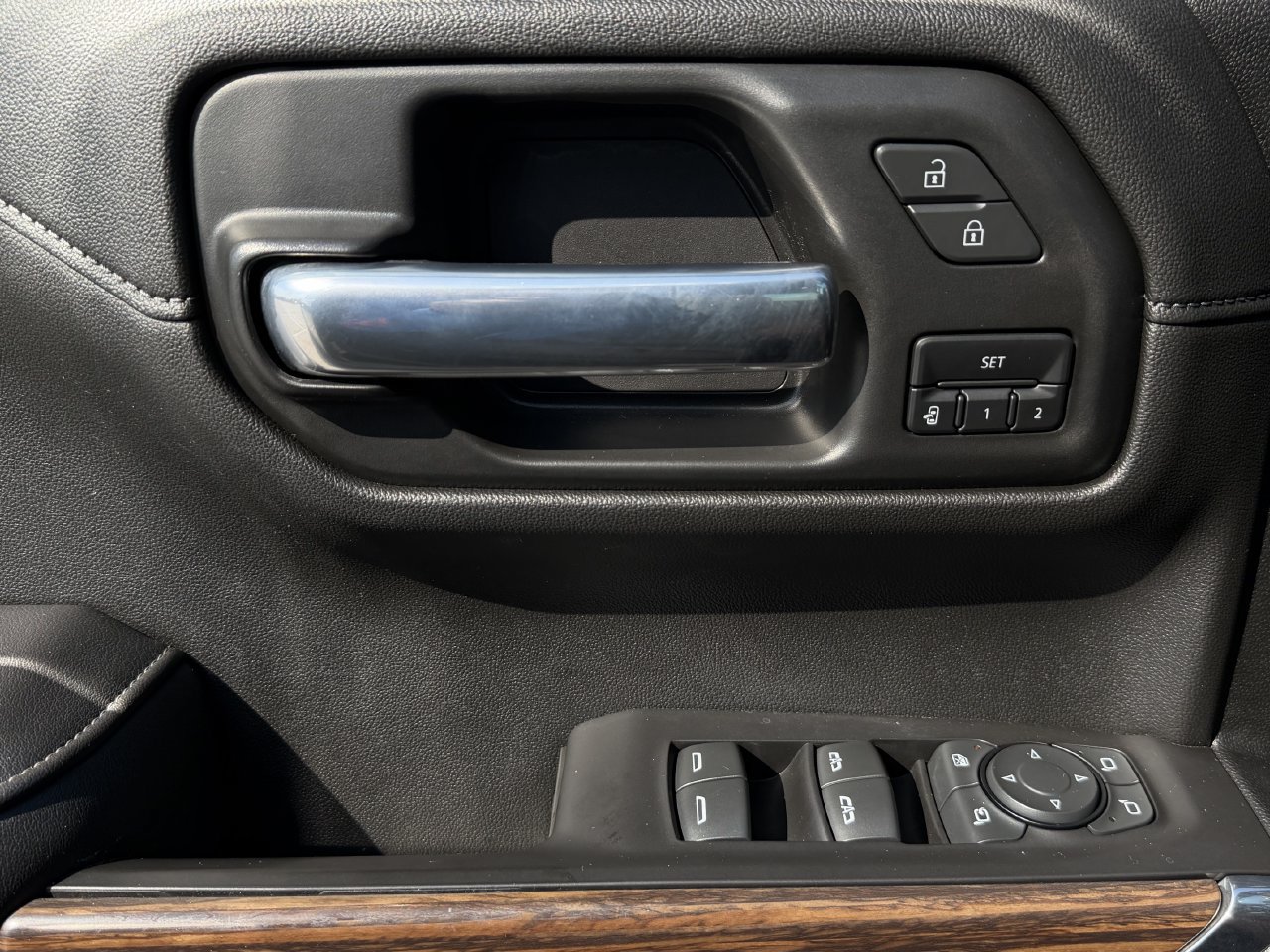 Used 2021 Chevrolet Silverado 1500 High Country w/ Technology Package AWD/4WD image 22